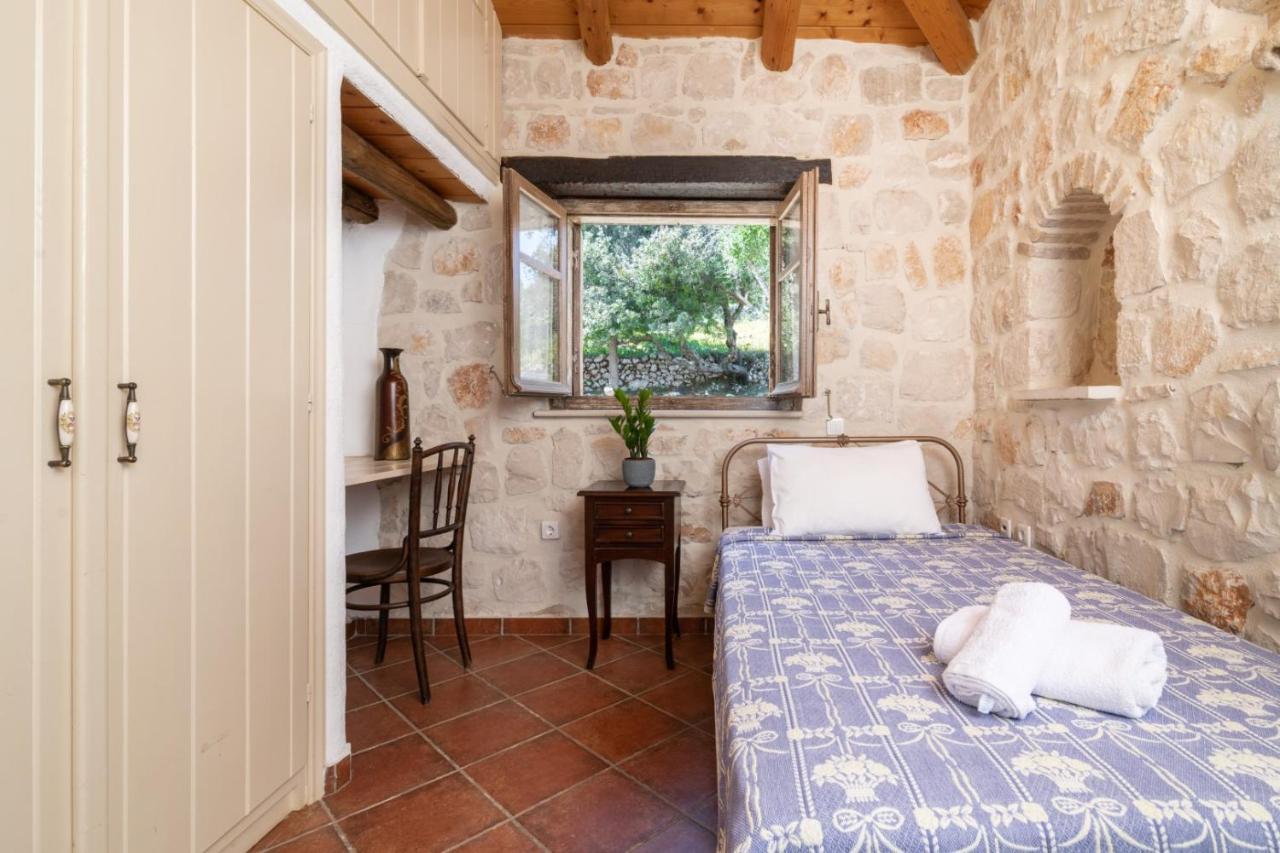 Strofilia Authentic Villas Skinaria Exterior photo